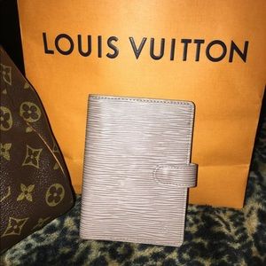 Authentic Louis Vuitton Epi Agenda Cover